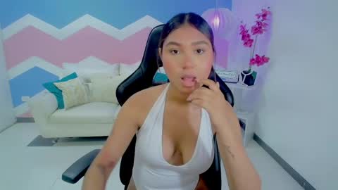 mayli_marie online show from May 1, 8:46 pm