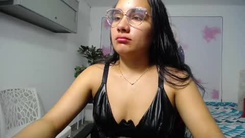Maylin  online show from April 27, 7:01 pm
