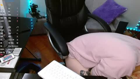 Snapshot of maylyy_kan chatting on May 1, 5:39 pm Mayle kan online show from May 1, 5:39 pm