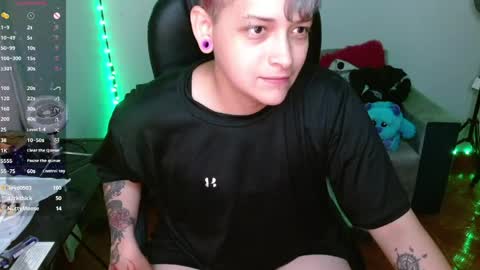 Snapshot of maylyy_kan chatting on May 25, 11:44 pm Mayle kan online show from May 25, 11:44 pm