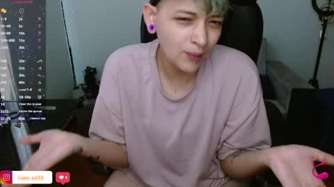 Snapshot of maylyy_kan chatting on June 4, 5:19 pm Mayle kan online show from June 4, 5:19 pm