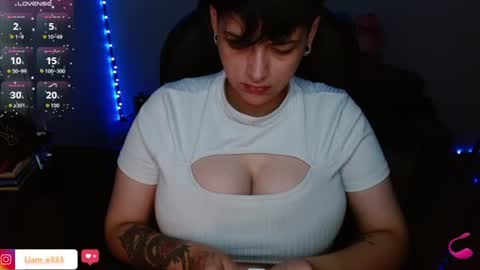 Snapshot of maylyy_kan chatting on August 1, 3:17 am Mayle kan online show from August 1, 3:17 am