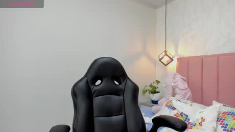 Snapshot of mayroberts chatting on January 11, 12:18 pm MAY online show from January 11, 12:18 pm