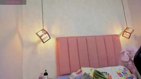 Snapshot of mayroberts chatting on February 10, 12:18 pm MAY online show from February 10, 12:18 pm