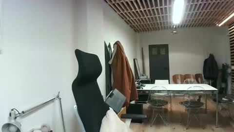 Snapshot of maythe4bwu chatting on May 27, 6:27 pm maythe4bwu online show from May 27, 6:27 pm