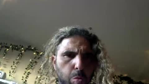 Snapshot of mazl0w chatting on January 2, 5:57 am mazl0w online show from January 2, 5:57 am