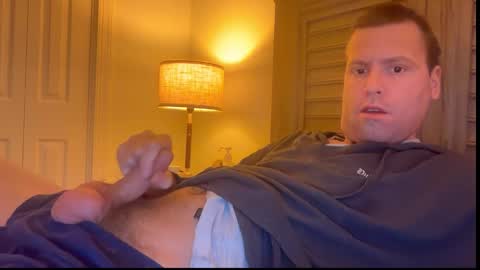 Snapshot of mbnc chatting on December 16, 8:47 pm lol online show from December 16, 8:47 pm