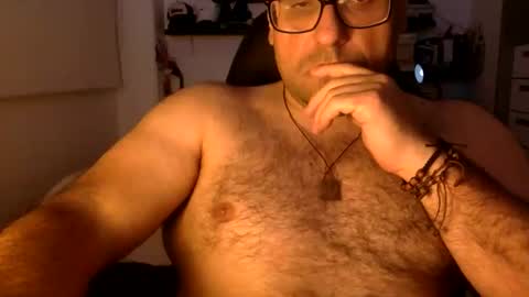 Snapshot of mbotve chatting on April 10, 4:06 am VzlaMan online show from April 10, 4:06 am