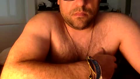 Snapshot of mbotve chatting on April 13, 7:08 pm VzlaMan online show from April 13, 7:08 pm