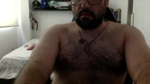 Snapshot of mbotve chatting on June 1, 5:58 pm VzlaMan online show from June 1, 5:58 pm