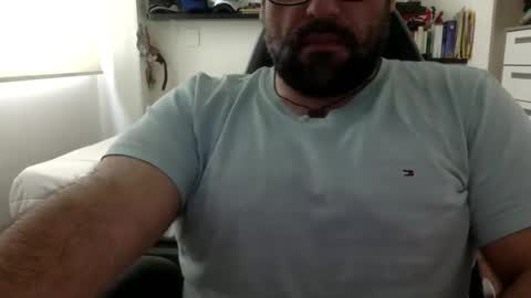 Snapshot of mbotve chatting on June 4, 7:20 pm VzlaMan online show from June 4, 7:20 pm
