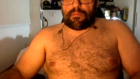 Snapshot of mbotve chatting on June 17, 7:44 am VzlaMan online show from June 17, 7:44 am