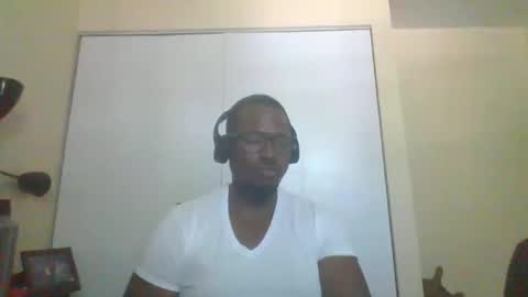 Snapshot of mbsupreme chatting on May 27, 4:37 pm Mark online show from May 27, 4:37 pm