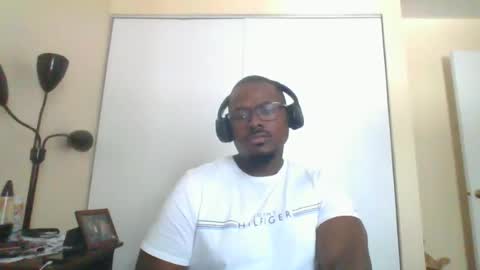 Snapshot of mbsupreme chatting on June 18, 6:56 pm Mark online show from June 18, 6:56 pm