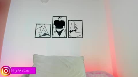 Snapshot of mcdonald_ellie chatting on June 7, 8:34 pm Ellie online show from June 7, 8:34 pm