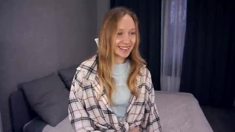 Mary  online show from October 31, 8:15 am