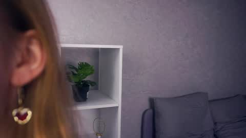 Mary  online show from November 18, 6:51 am