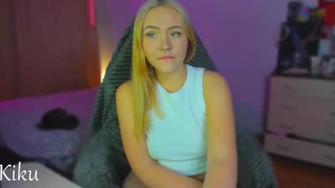 Snapshot of mdaluna chatting on October 10, 10:20 pm Kiku online show from October 10, 10:20 pm