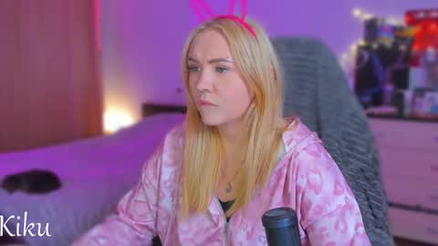 Snapshot of mdaluna chatting on October 12, 6:18 pm Kiku online show from October 12, 6:18 pm