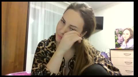 meadoweyes_ online show from November 30, 4:33 pm