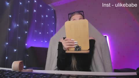 Anna online show from December 1, 6:08 pm