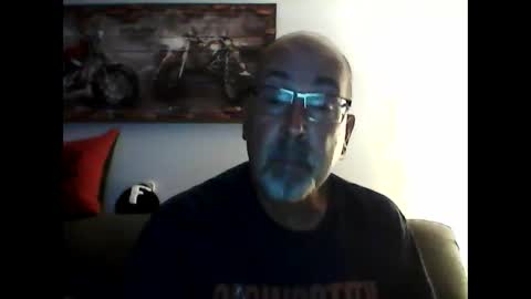 me at home online show from October 5, 10:46 am