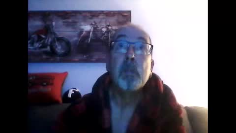 me at home online show from January 6, 11:03 am