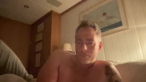 Snapshot of meau_lest chatting on November 4, 10:31 pm Meau Lest online show from November 4, 10:31 pm