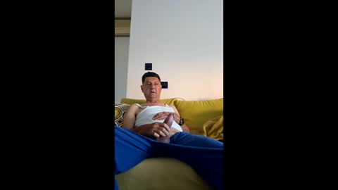 Snapshot of medeni62 chatting on June 8, 4:13 am medeni62 online show from June 8, 4:13 am