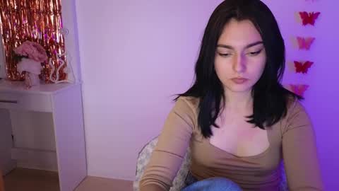 Snapshot of medina_andress chatting on March 10, 6:56 pm Dina online show from March 10, 6:56 pm