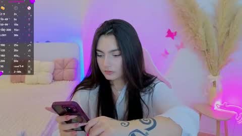 Dina online show from May 12, 9:01 pm