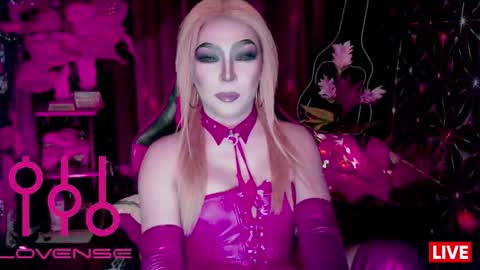 THE QUEEN ALPHA   Queen Medusa Prey online show from February 25, 6:45 am