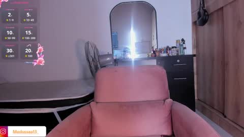 Snapshot of medussa13 chatting on May 28, 1:08 pm medussa13 online show from May 28, 1:08 pm