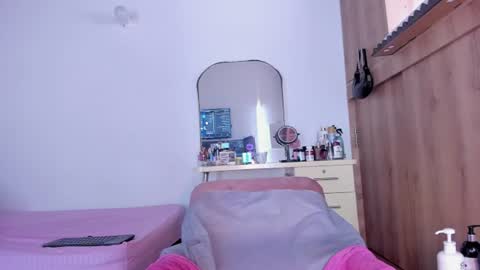 Snapshot of medussa13 chatting on June 10, 2:27 pm medussa13 online show from June 10, 2:27 pm