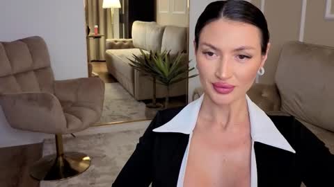 MedussaEyes online show from February 8, 8:45 pm