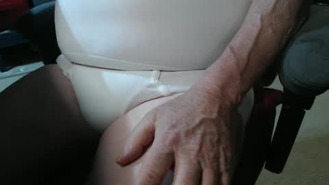 mee9090e900 online show from September 17, 7:59 pm