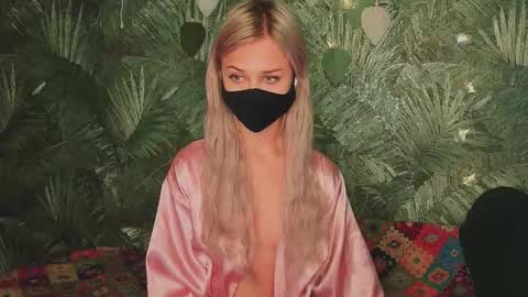 meeeewmeeeeow online show from October 15, 6:02 am