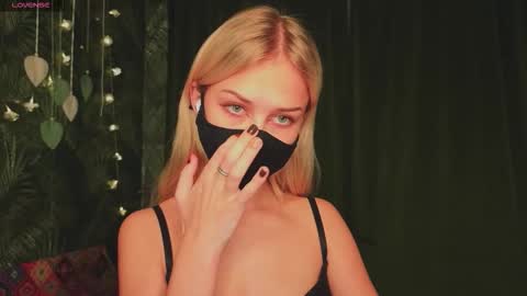 meeeewmeeeeow online show from November 29, 9:18 pm