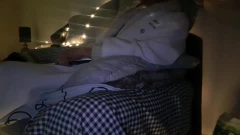 Snapshot of meetings_avalable chatting on December 3, 3:30 am Jack Jack online show from December 3, 3:30 am