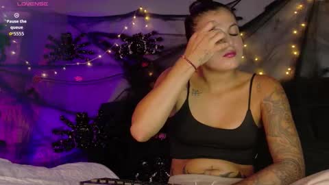 Snapshot of megan_browns1 chatting on October 22, 1:33 pm Megan online show from October 22, 1:33 pm