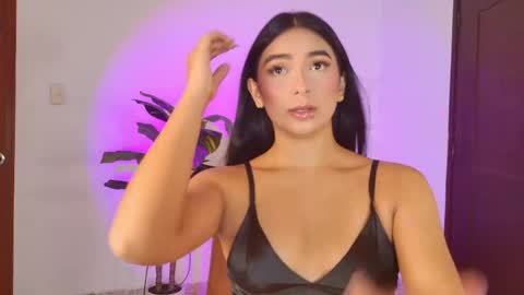 Snapshot of megan_cruzgb chatting on May 20, 12:33 pm Carolina Paez online show from May 20, 12:33 pm