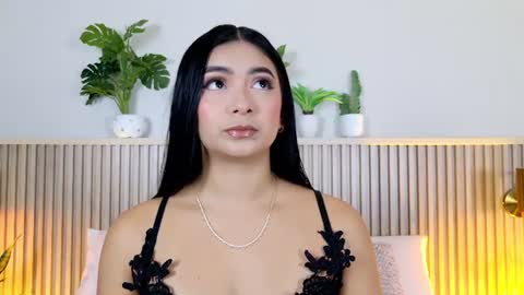 Snapshot of megan_cruzgb chatting on July 4, 12:22 pm Carolina Paez online show from July 4, 12:22 pm