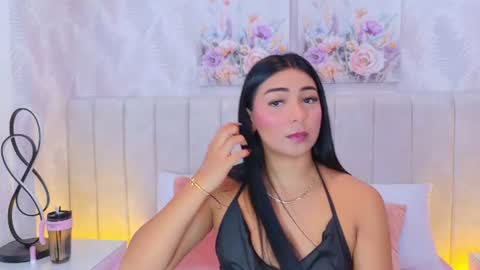 Snapshot of megan_cruzgb chatting on July 10, 12:19 pm Carolina Paez online show from July 10, 12:19 pm