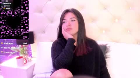 Snapshot of megan_devon chatting on December 12, 4:21 pm online show from December 12, 4:21 pm