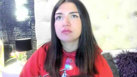 Snapshot of megan_devon chatting on December 20, 11:43 am online show from December 20, 11:43 am