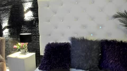 Snapshot of megan_devon chatting on December 28, 11:09 am online show from December 28, 11:09 am