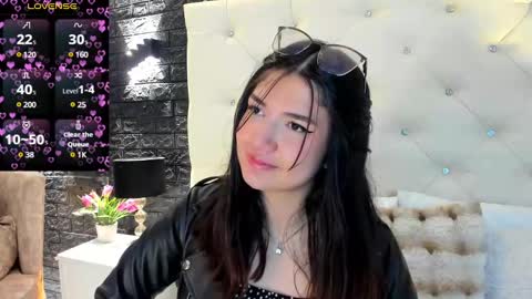 Snapshot of megan_devon chatting on January 25, 11:44 am online show from January 25, 11:44 am