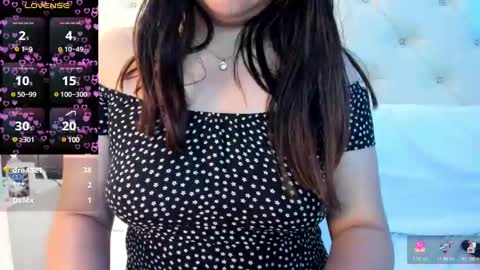 Snapshot of megan_devon chatting on January 25, 2:47 pm online show from January 25, 2:47 pm