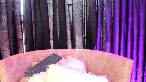Snapshot of megan_devon chatting on February 12, 5:37 pm online show from February 12, 5:37 pm