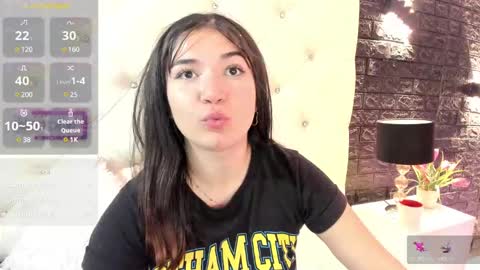 Snapshot of megan_devon chatting on February 21, 5:31 pm online show from February 21, 5:31 pm